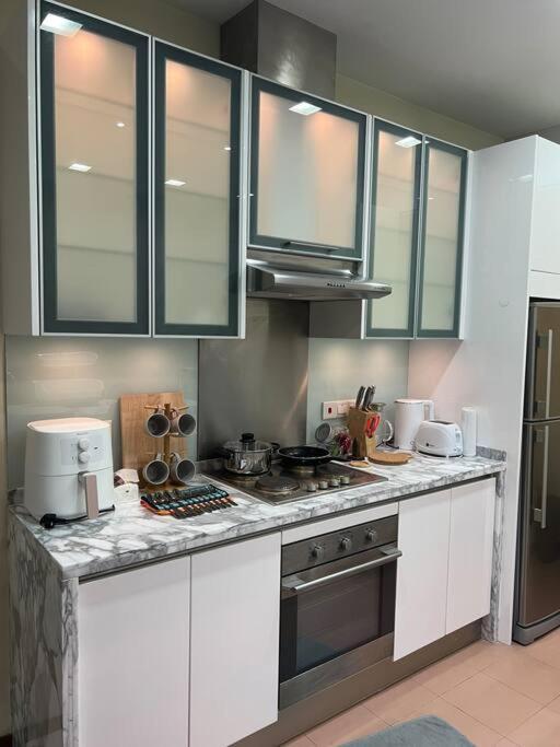 2Beds Seaview Straits Quay Comes With Carpark And Hothub Bagan Jermal Eksteriør billede